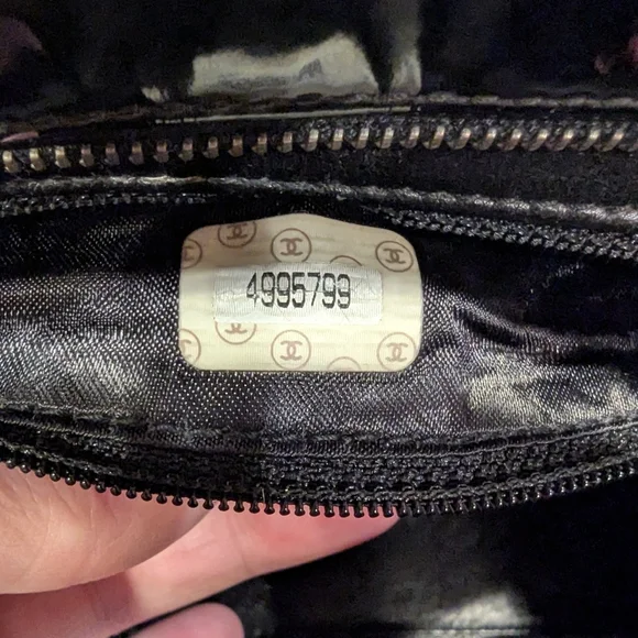 CHANEL Vintage Patent Leather Slit Pocket Shoulder Bag w COA - Picture 8 of 16